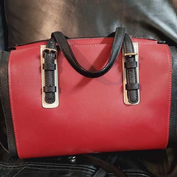 Kate spade Bag.. cherry and black color . In like new condition. NO Call outs - Picture 2 of 14